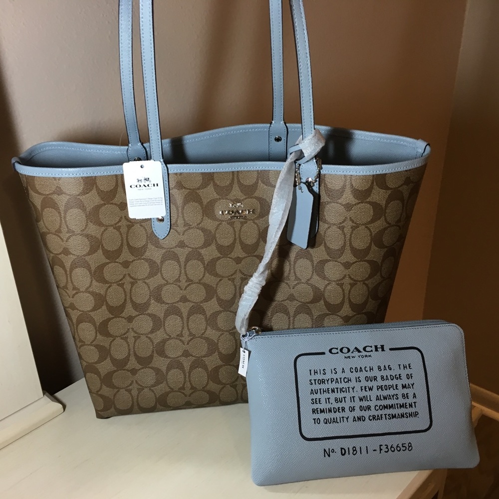 🎧 Coach Signature Reversible City Tote Blue